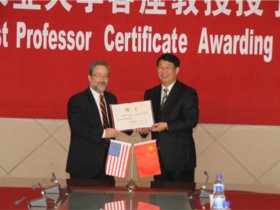 美国奥本大学两位教授受聘我校客座教授
